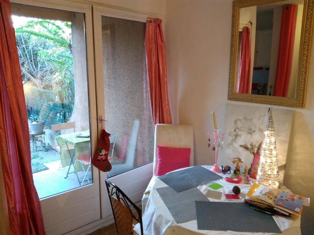 Joli Studio Avec Jardinet Avinhão Exterior foto